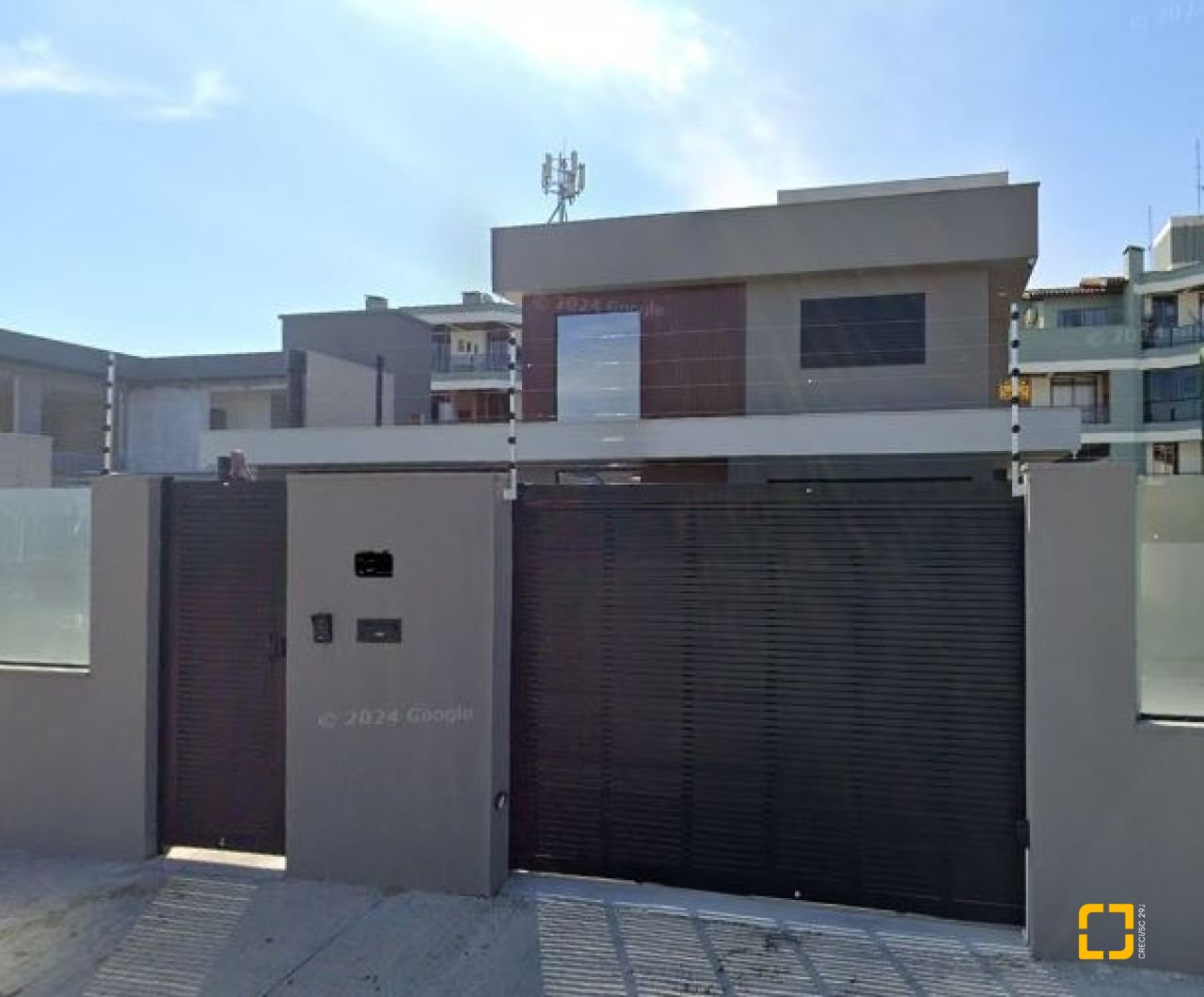 Casa com 323m², 8 quartos (sendo 4 suítes), 4 garagens, no bairro Ingleses em Florianópolis