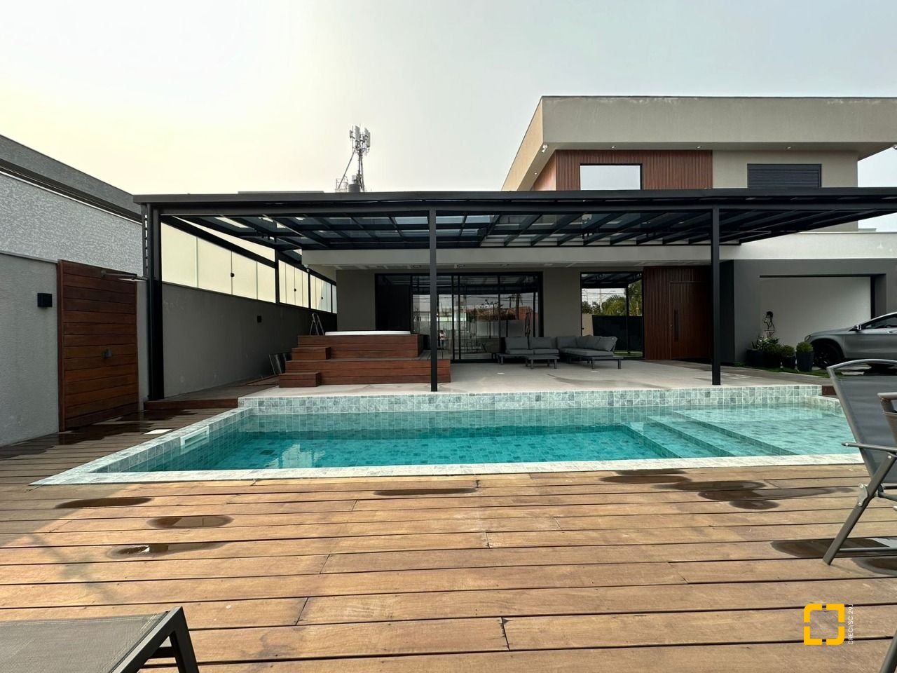 Casa com 323m², 8 quartos (sendo 4 suítes), 4 garagens, no bairro Ingleses em Florianópolis