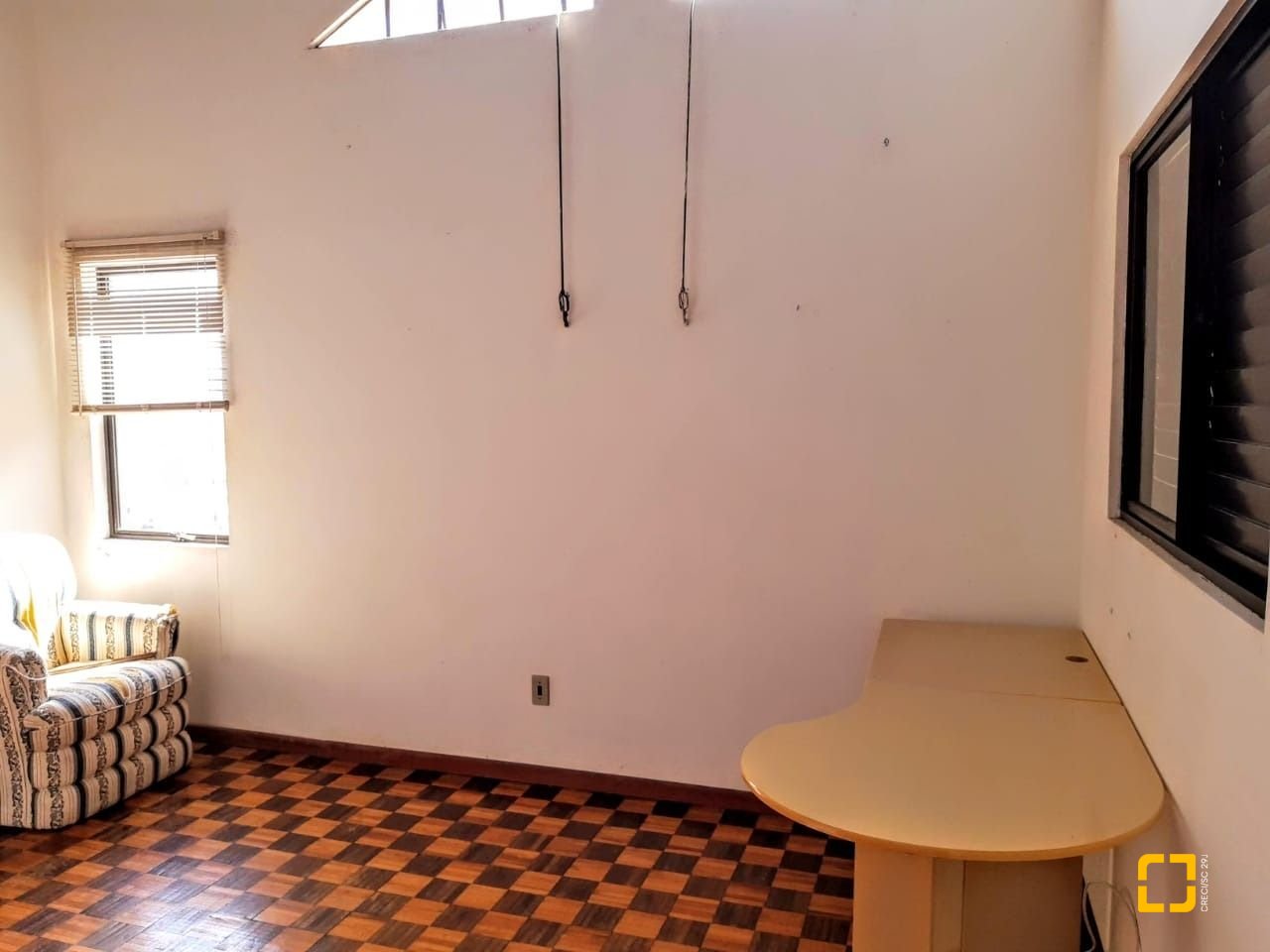 Casa com 270m², 6 quartos (sendo 1 suíte), 3 garagens, no bairro Itacorubi em Florianópolis
