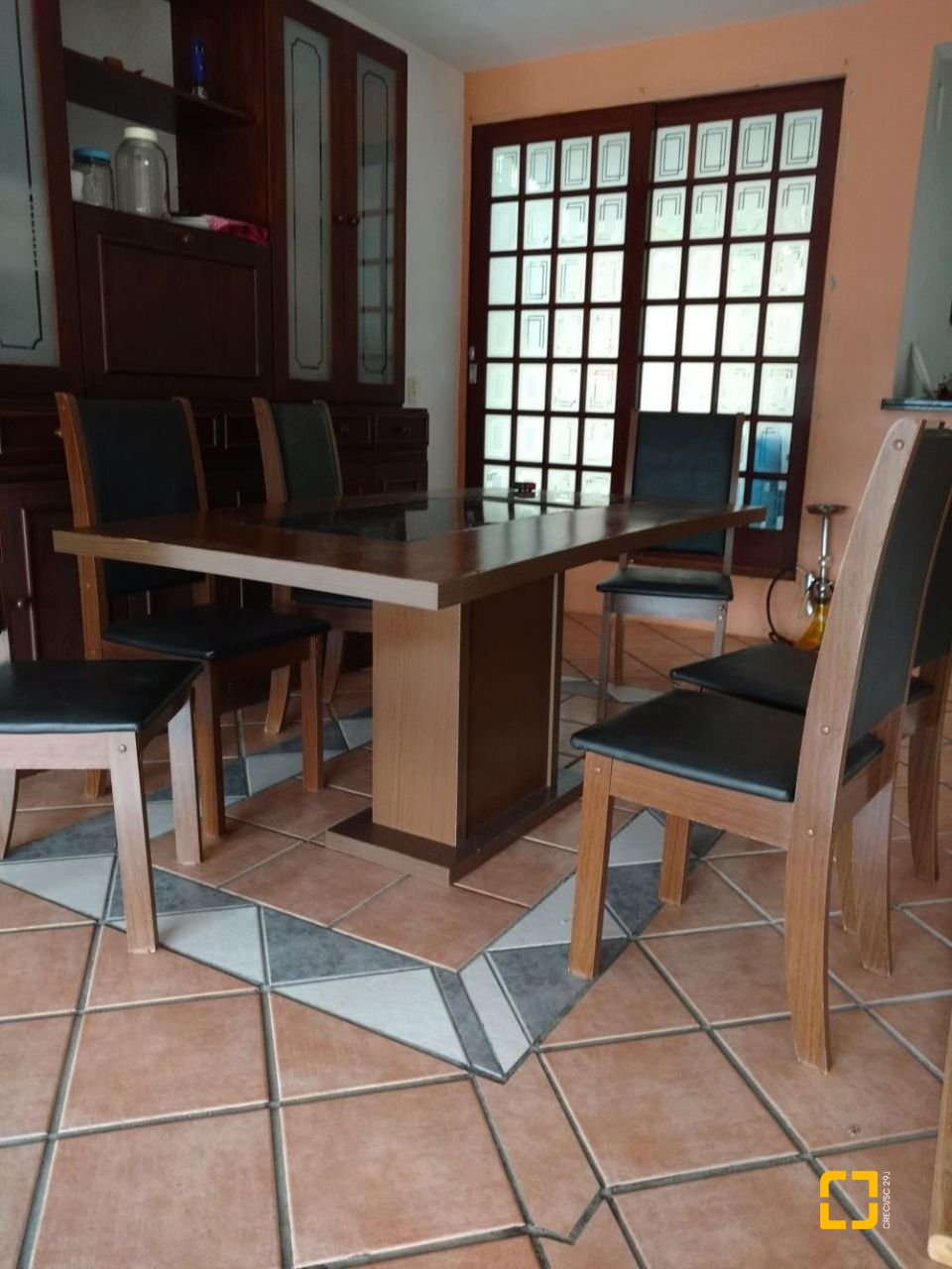 Casa com 270m², 6 quartos (sendo 1 suíte), 3 garagens, no bairro Itacorubi em Florianópolis