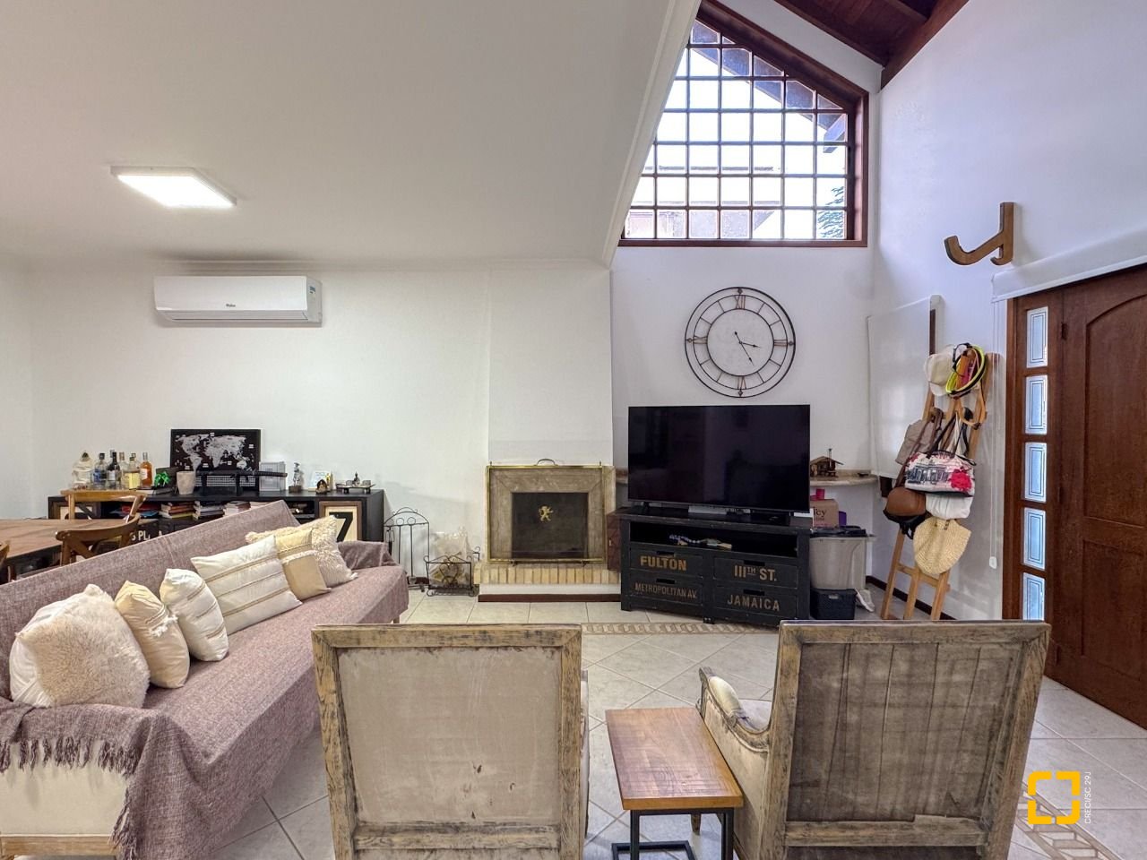 Casa com 230m², 4 quartos (sendo 1 suíte), 4 garagens, no bairro Jurerê Internacional em Florianópolis