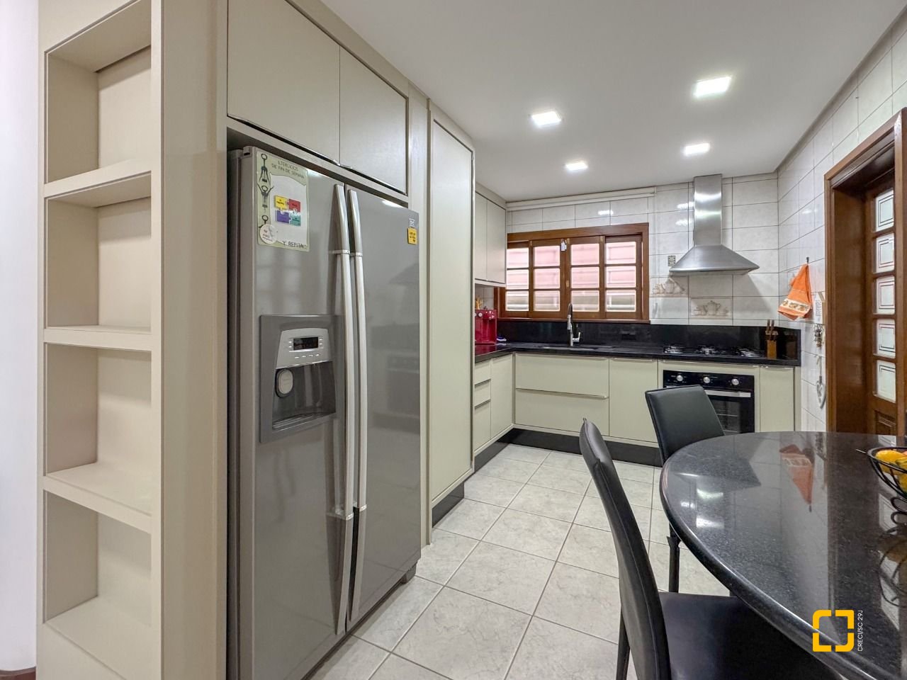 Casa com 230m², 4 quartos (sendo 1 suíte), 4 garagens, no bairro Jurerê Internacional em Florianópolis