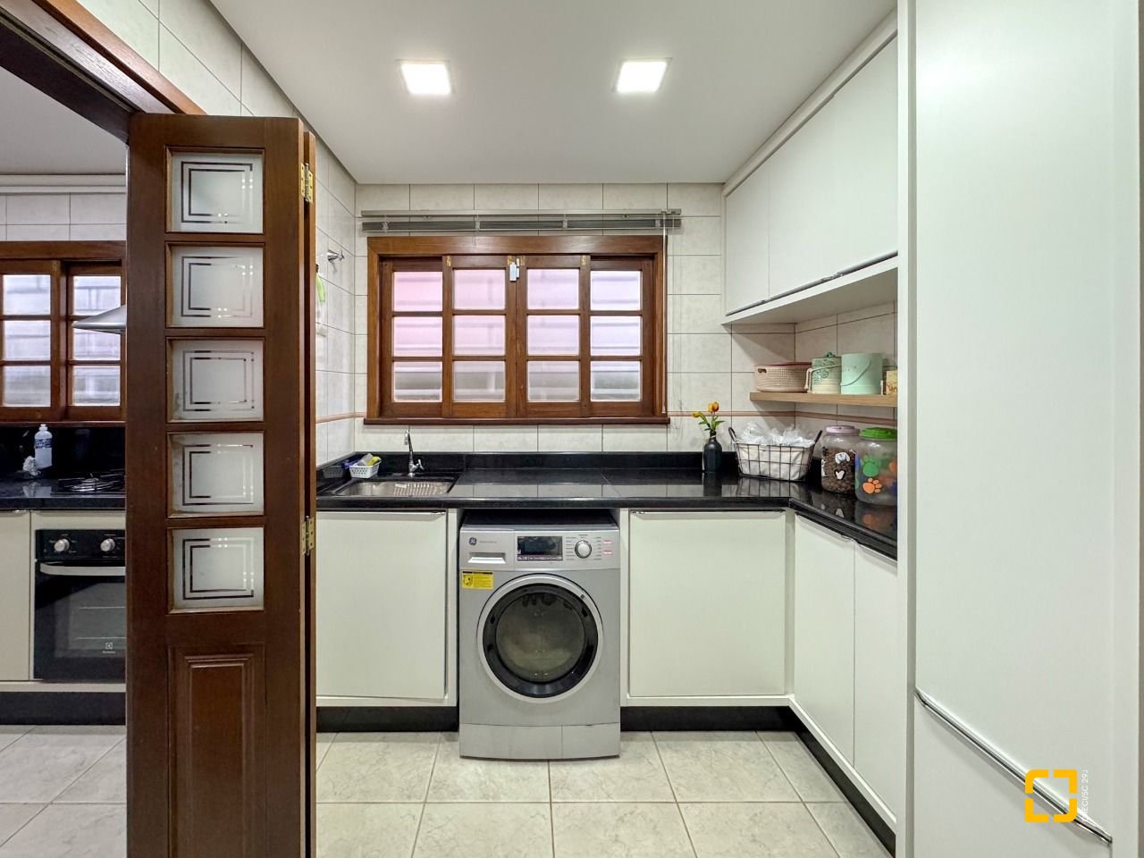 Casa com 230m², 4 quartos (sendo 1 suíte), 4 garagens, no bairro Jurerê Internacional em Florianópolis