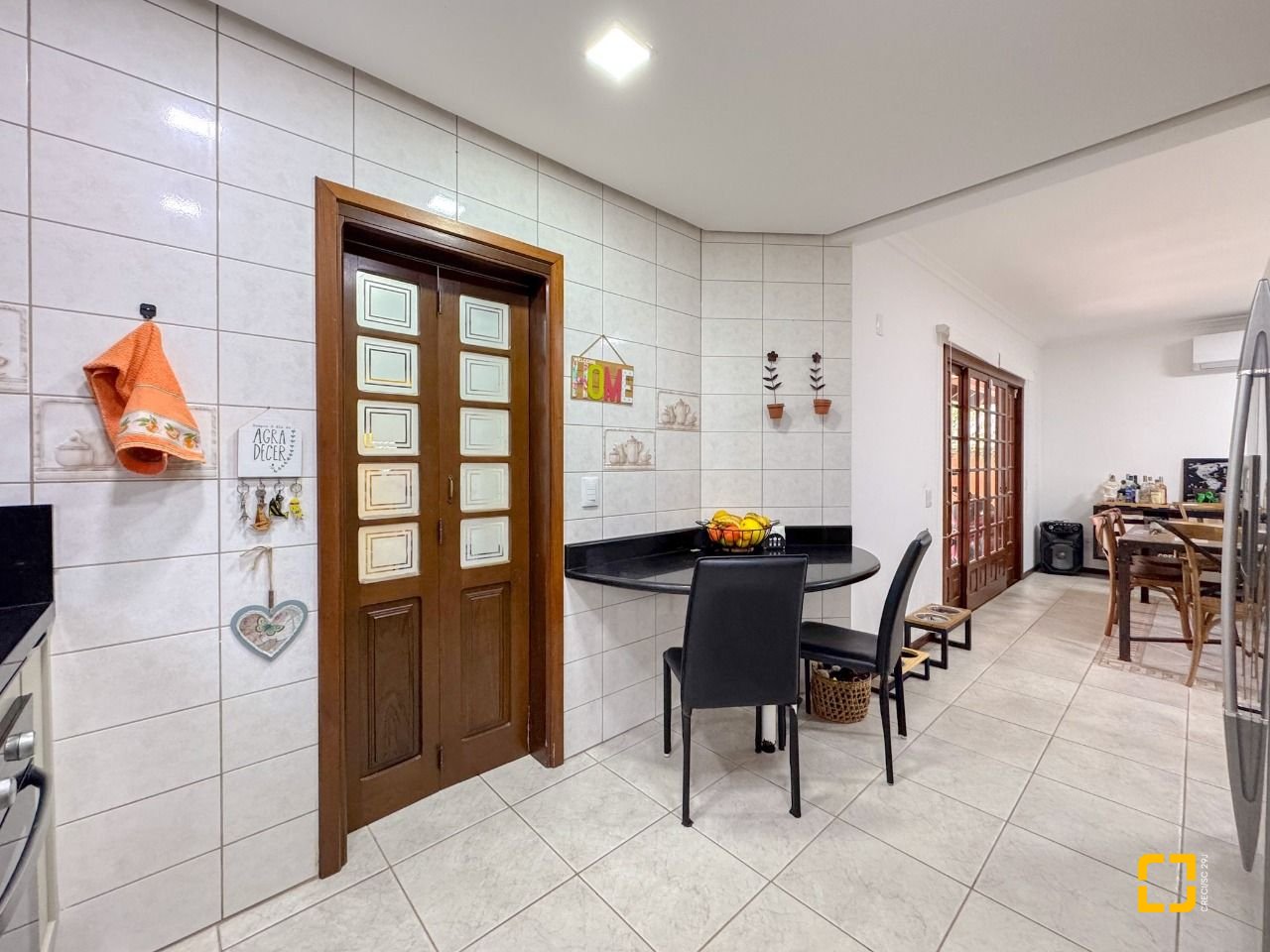 Casa com 230m², 4 quartos (sendo 1 suíte), 4 garagens, no bairro Jurerê Internacional em Florianópolis