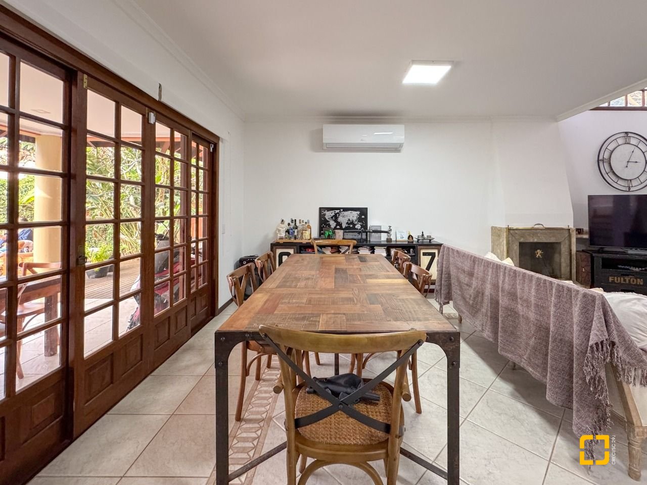 Casa com 230m², 4 quartos (sendo 1 suíte), 4 garagens, no bairro Jurerê Internacional em Florianópolis