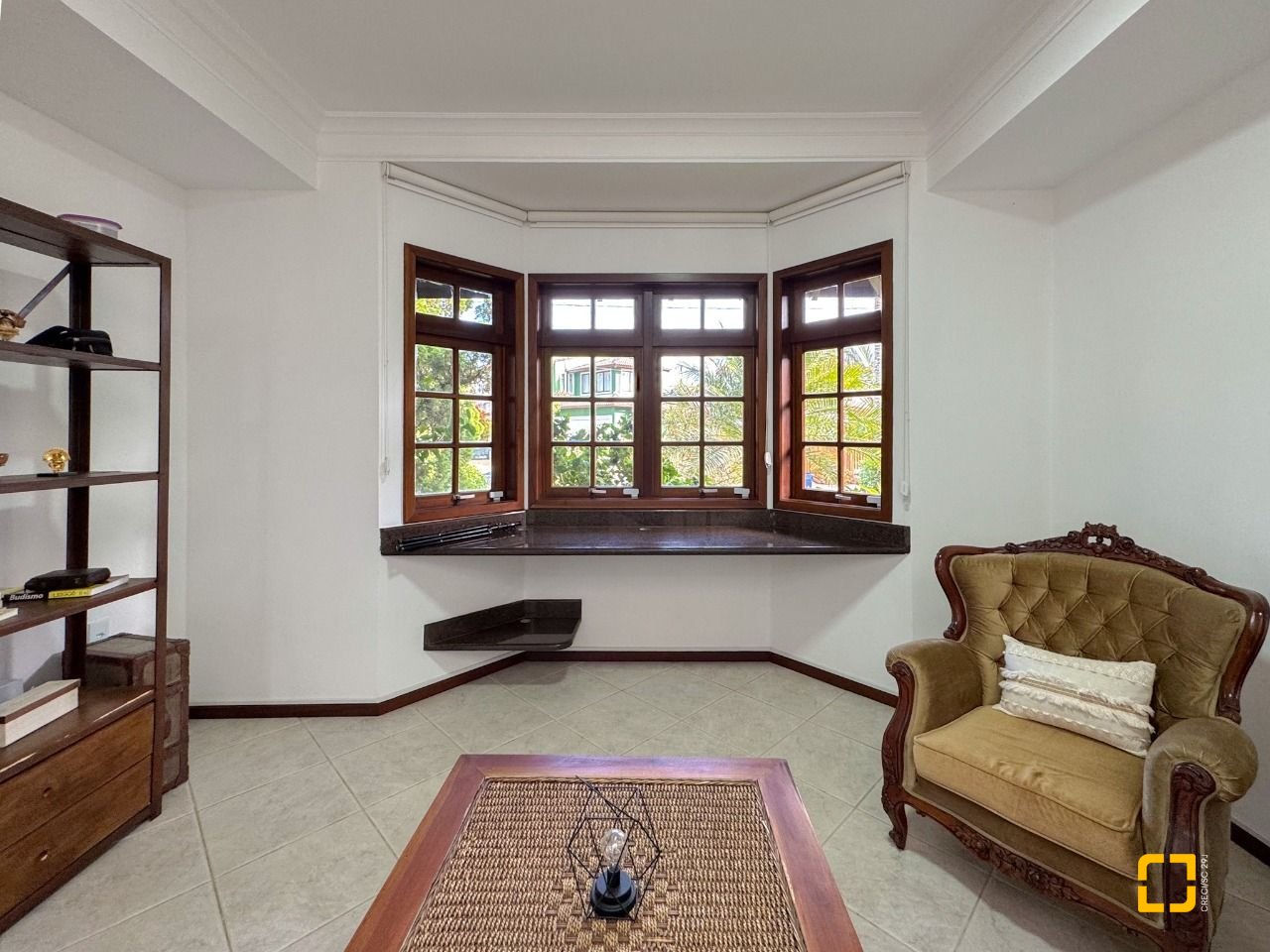 Casa com 230m², 4 quartos (sendo 1 suíte), 4 garagens, no bairro Jurerê Internacional em Florianópolis
