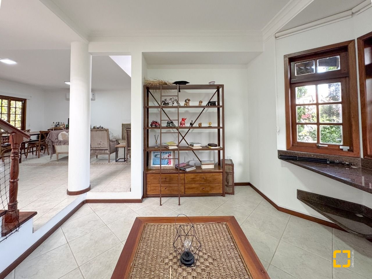Casa com 230m², 4 quartos (sendo 1 suíte), 4 garagens, no bairro Jurerê Internacional em Florianópolis