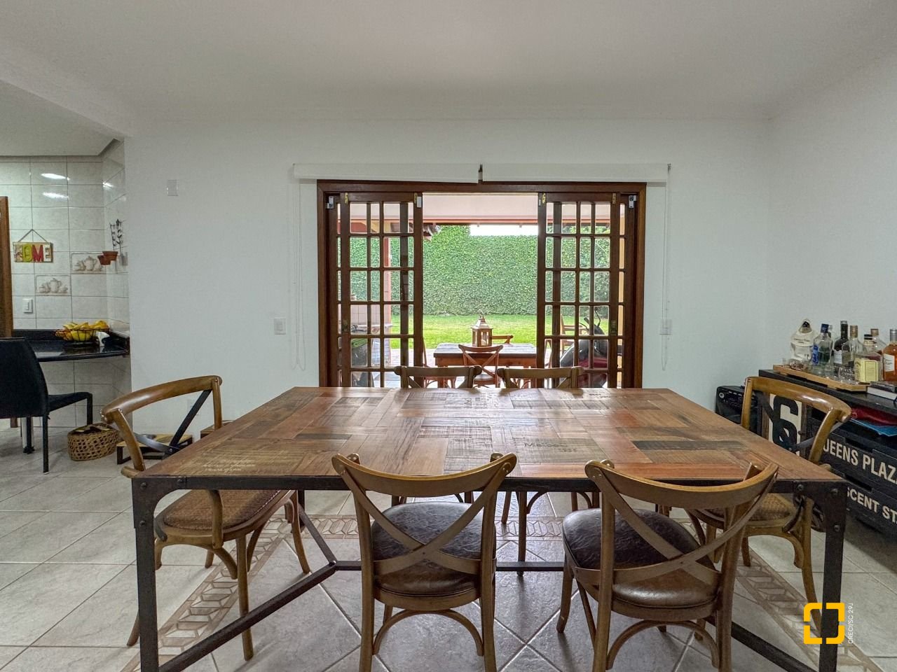 Casa com 230m², 4 quartos (sendo 1 suíte), 4 garagens, no bairro Jurerê Internacional em Florianópolis
