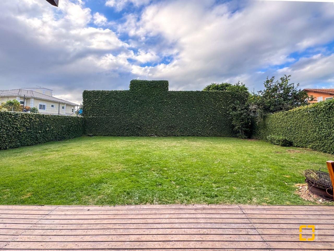 Casa com 230m², 4 quartos (sendo 1 suíte), 4 garagens, no bairro Jurerê Internacional em Florianópolis