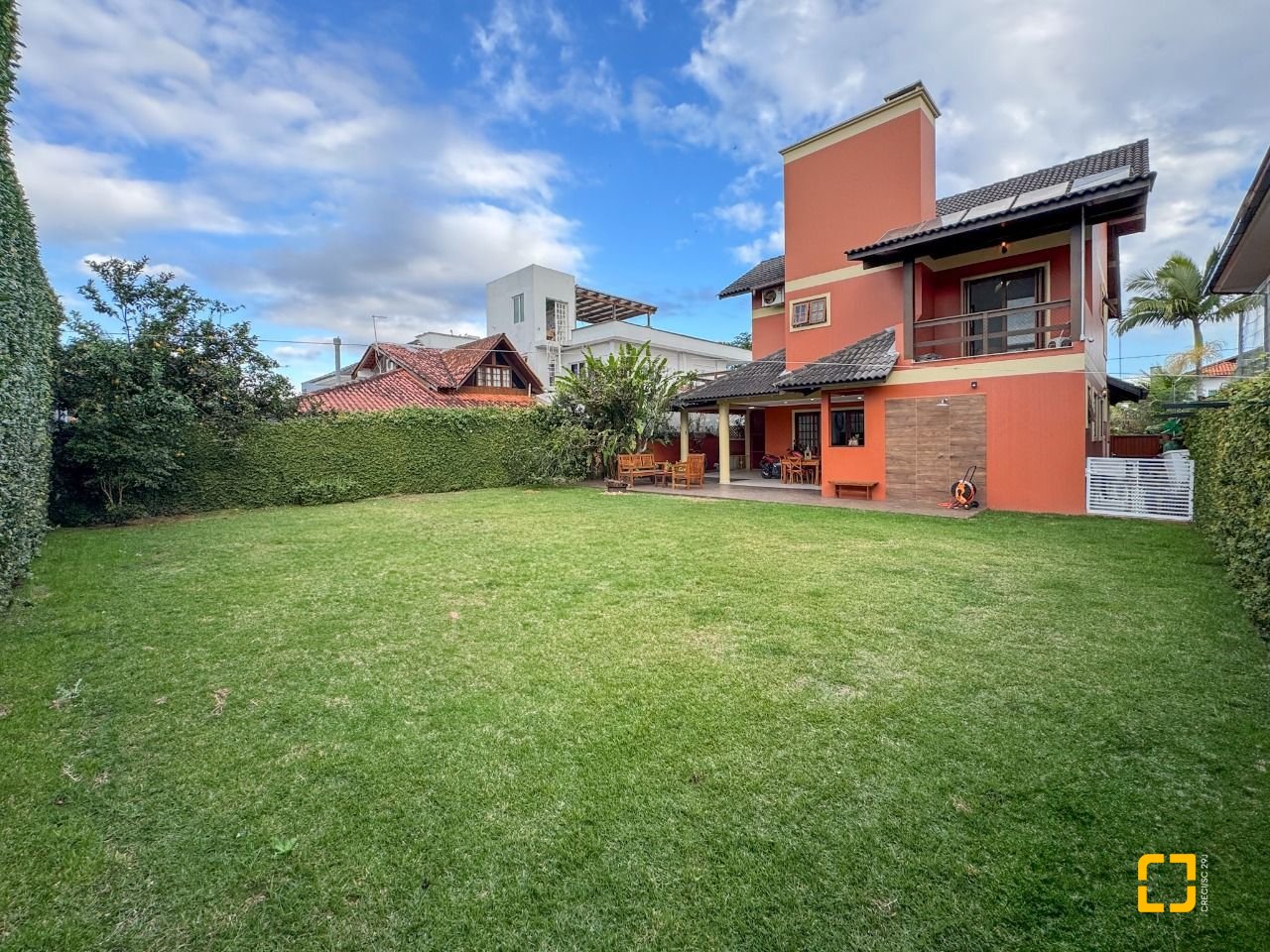 Casa com 230m², 4 quartos (sendo 1 suíte), 4 garagens, no bairro Jurerê Internacional em Florianópolis