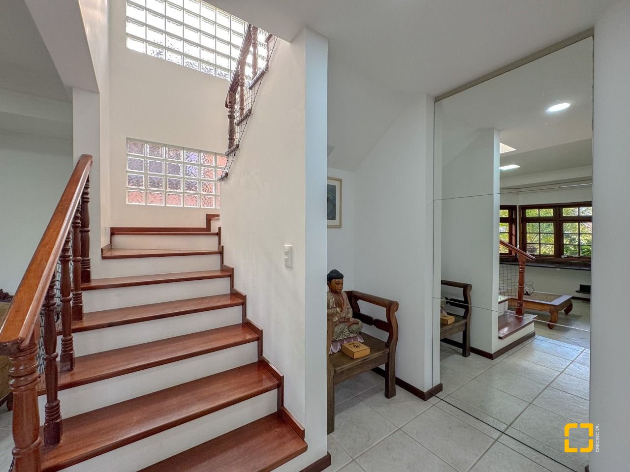 Casa com 230m², 4 quartos (sendo 1 suíte), 4 garagens, no bairro Jurerê Internacional em Florianópolis