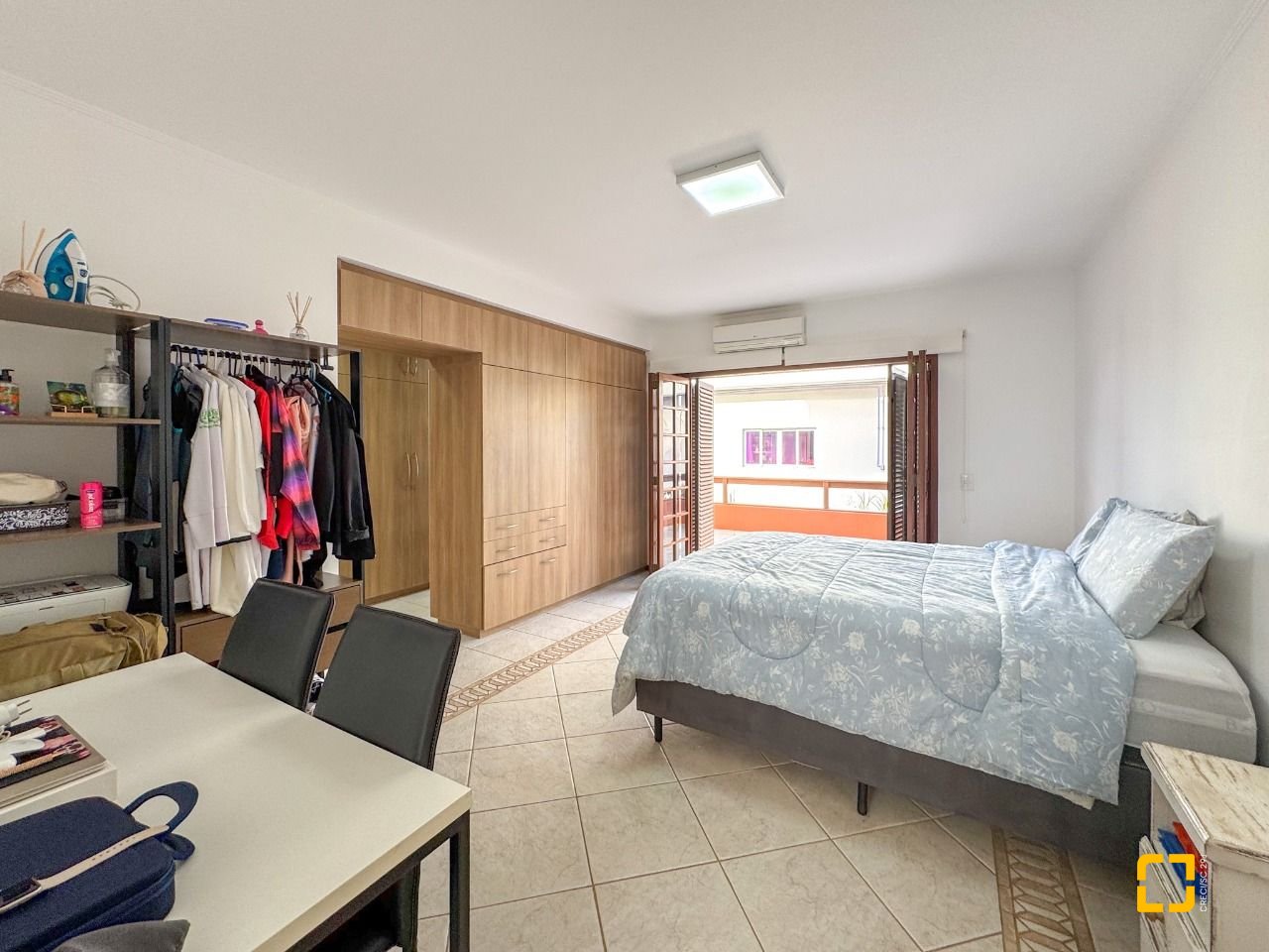 Casa com 230m², 4 quartos (sendo 1 suíte), 4 garagens, no bairro Jurerê Internacional em Florianópolis