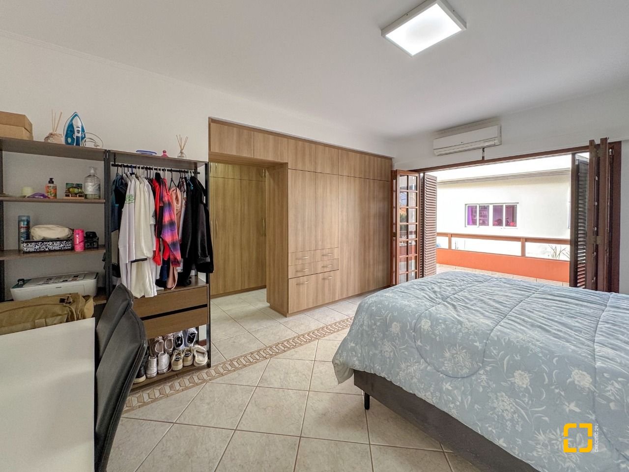 Casa com 230m², 4 quartos (sendo 1 suíte), 4 garagens, no bairro Jurerê Internacional em Florianópolis