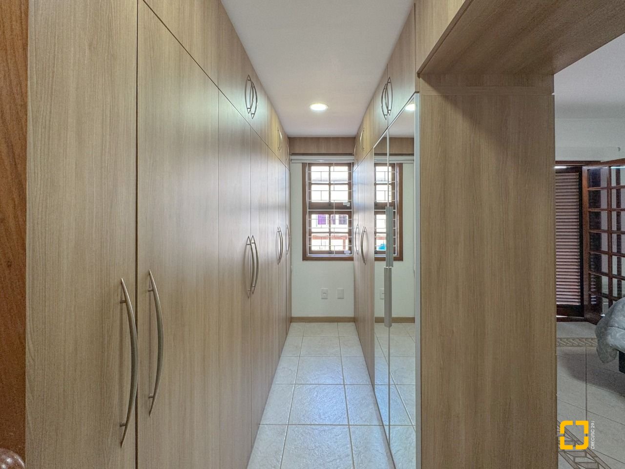 Casa com 230m², 4 quartos (sendo 1 suíte), 4 garagens, no bairro Jurerê Internacional em Florianópolis