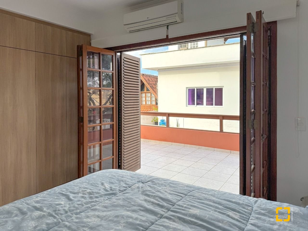 Casa com 230m², 4 quartos (sendo 1 suíte), 4 garagens, no bairro Jurerê Internacional em Florianópolis