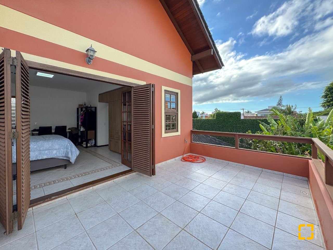 Casa com 230m², 4 quartos (sendo 1 suíte), 4 garagens, no bairro Jurerê Internacional em Florianópolis