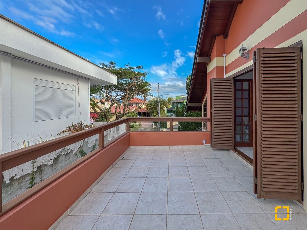 Casa com 230m², 4 quartos (sendo 1 suíte), 4 garagens, no bairro Jurerê Internacional em Florianópolis