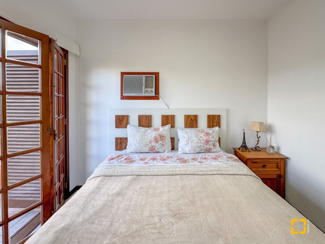 Casa com 230m², 4 quartos (sendo 1 suíte), 4 garagens, no bairro Jurerê Internacional em Florianópolis