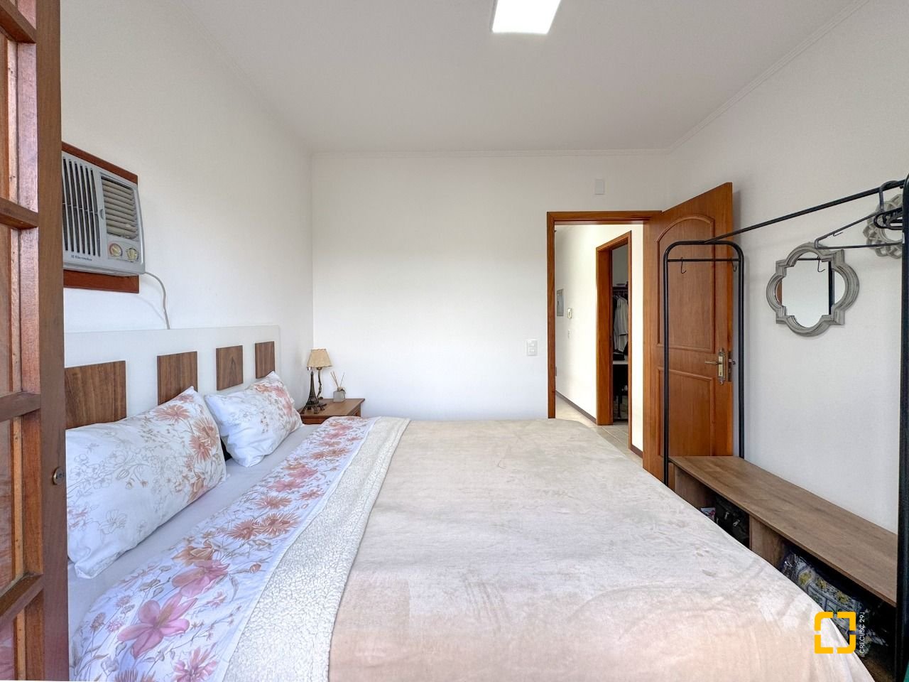 Casa com 230m², 4 quartos (sendo 1 suíte), 4 garagens, no bairro Jurerê Internacional em Florianópolis