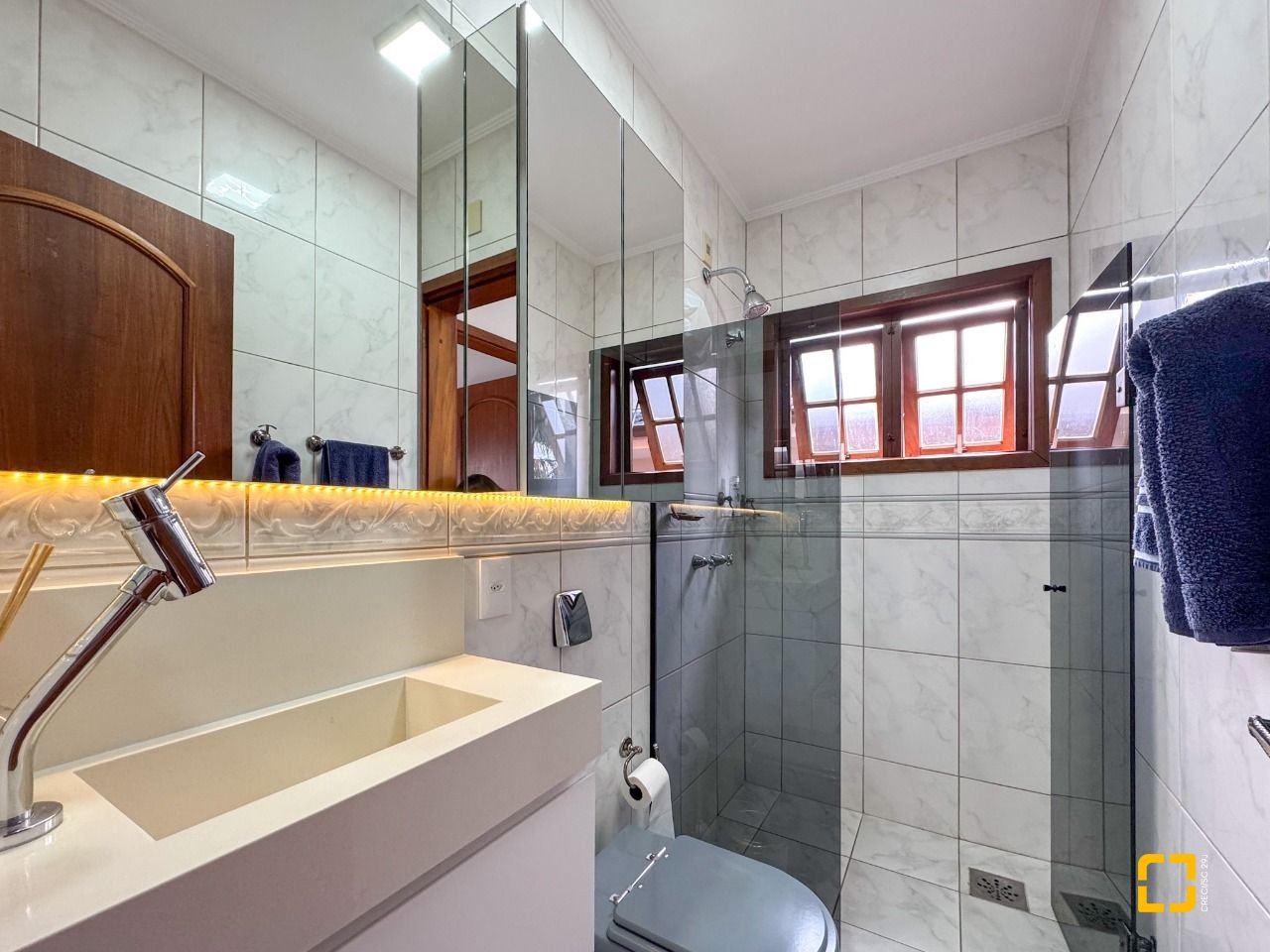 Casa com 230m², 4 quartos (sendo 1 suíte), 4 garagens, no bairro Jurerê Internacional em Florianópolis