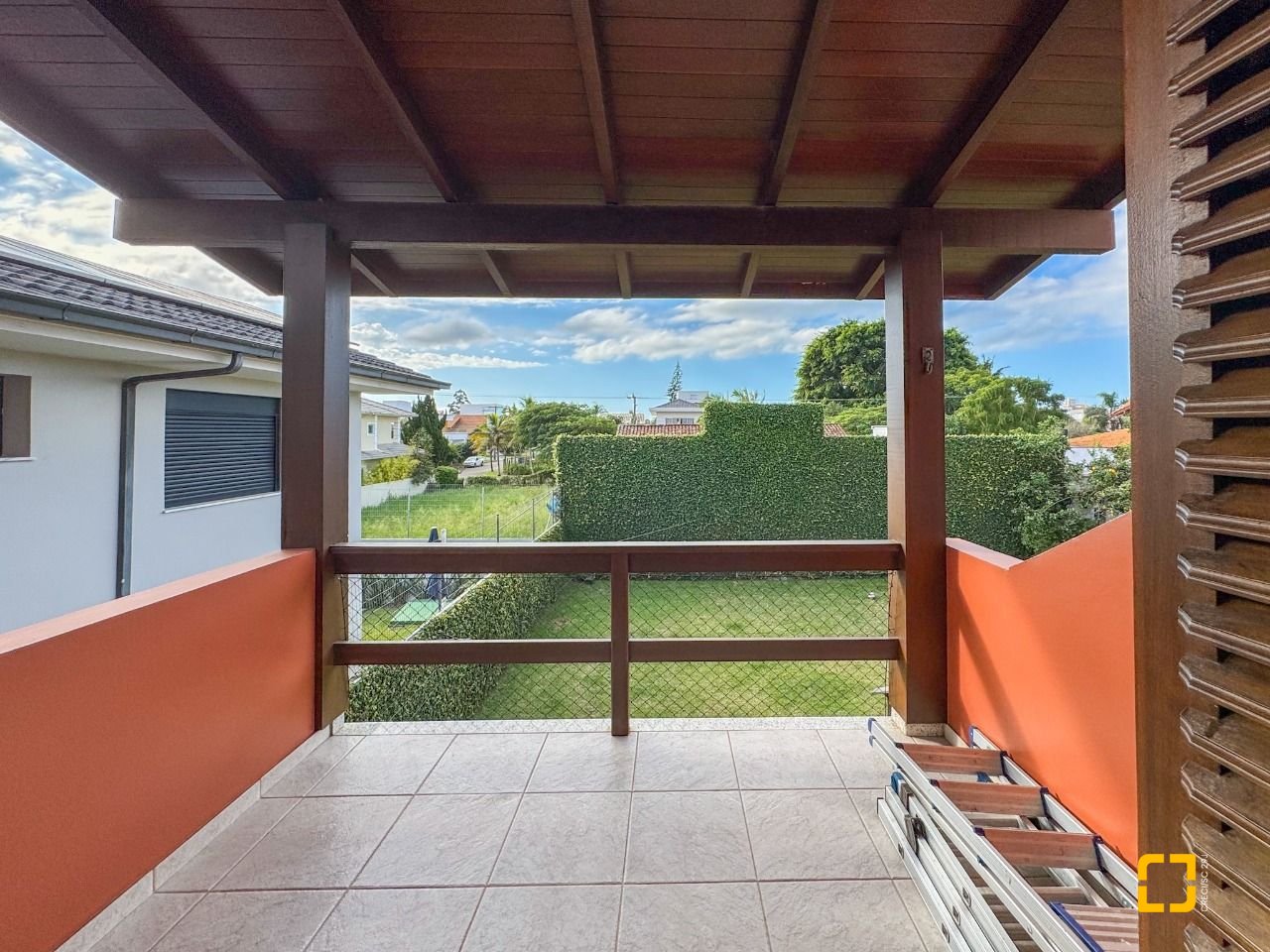 Casa com 230m², 4 quartos (sendo 1 suíte), 4 garagens, no bairro Jurerê Internacional em Florianópolis