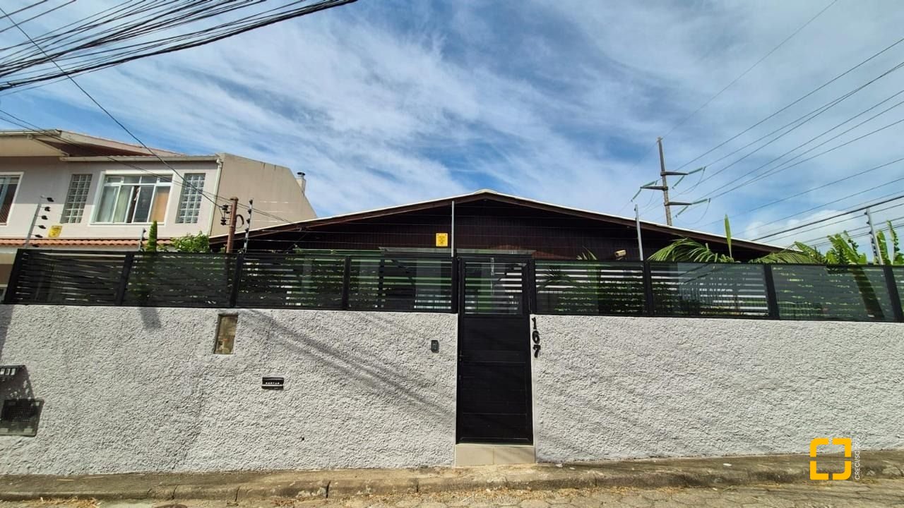 Casa com 95m², 4 quartos (sendo 1 suíte), 2 garagens, no bairro Saco dos Limões em Florianópolis