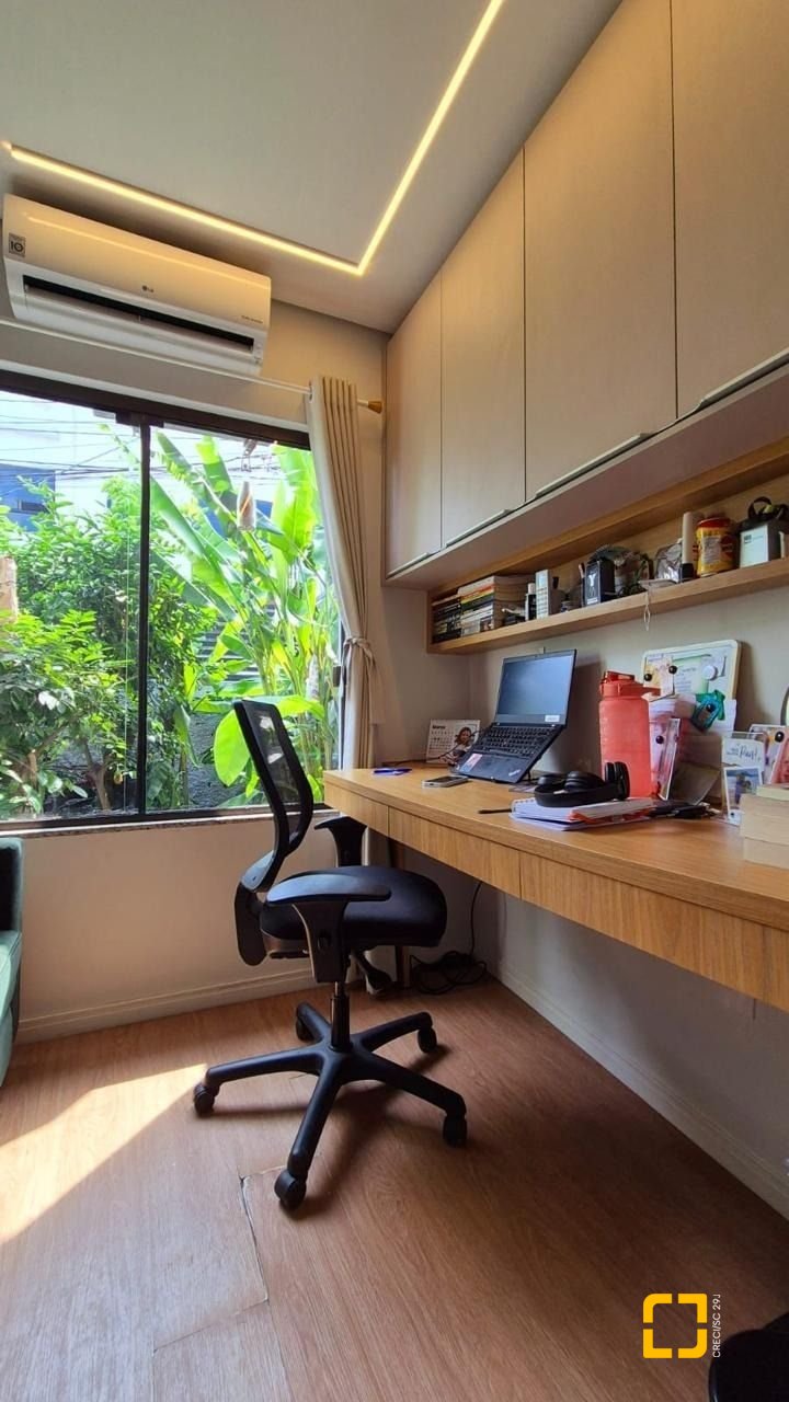 Casa com 95m², 4 quartos (sendo 1 suíte), 2 garagens, no bairro Saco dos Limões em Florianópolis