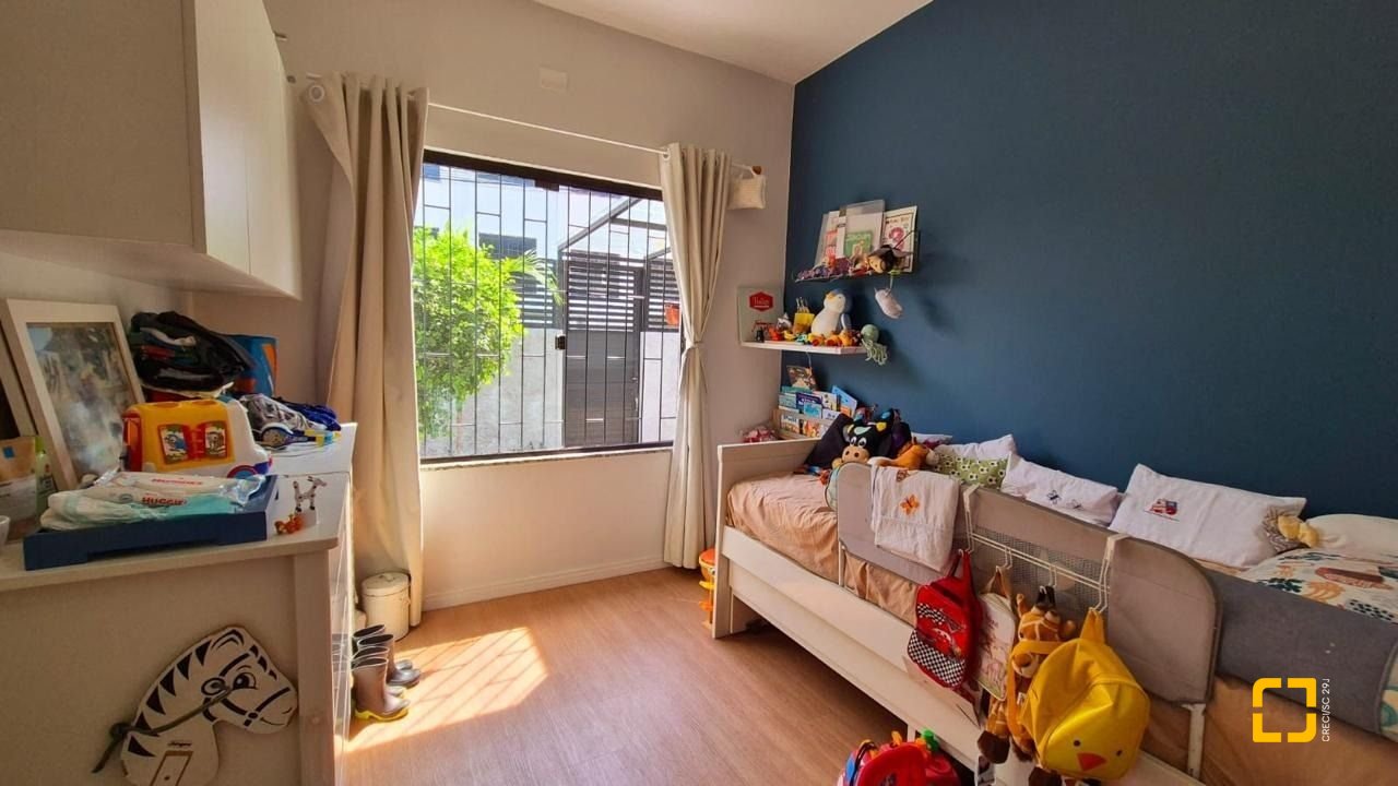 Casa com 95m², 4 quartos (sendo 1 suíte), 2 garagens, no bairro Saco dos Limões em Florianópolis