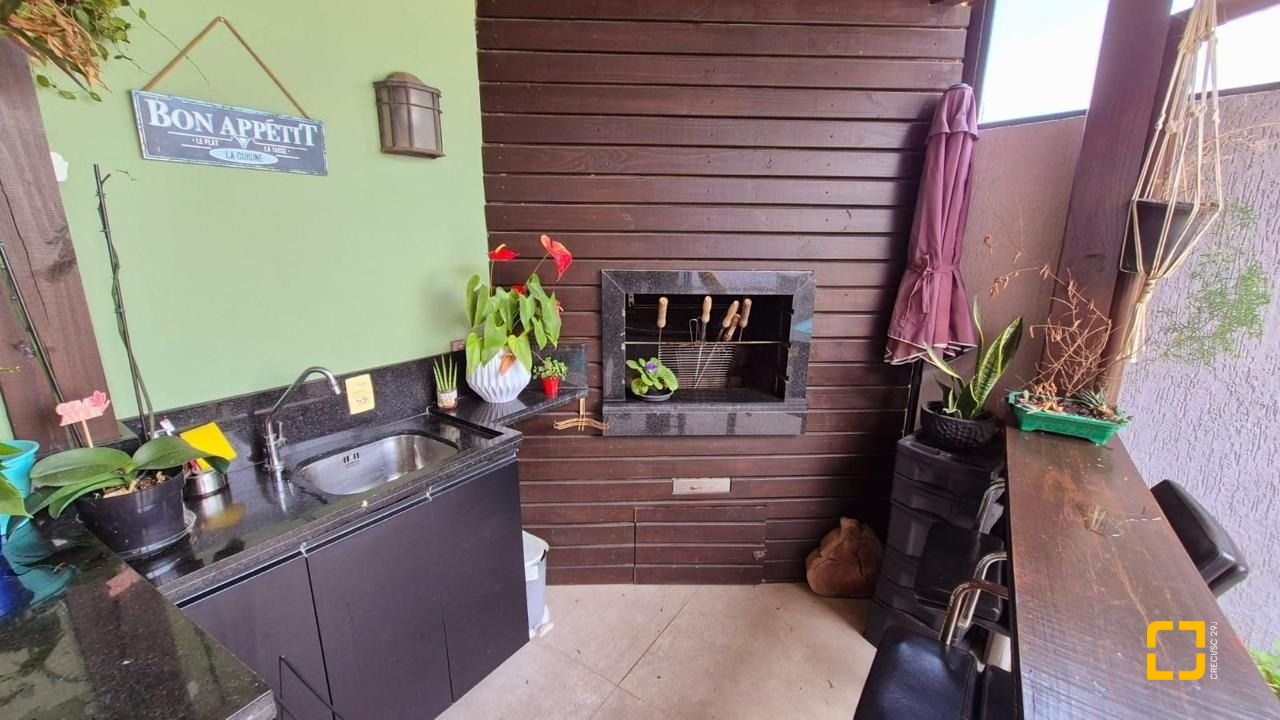 Casa com 95m², 4 quartos (sendo 1 suíte), 2 garagens, no bairro Saco dos Limões em Florianópolis