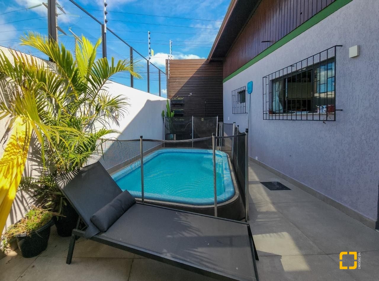 Casa com 95m², 4 quartos (sendo 1 suíte), 2 garagens, no bairro Saco dos Limões em Florianópolis