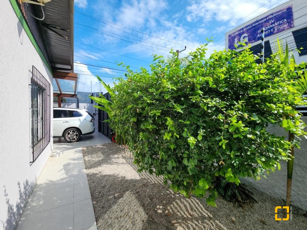 Casa com 95m², 4 quartos (sendo 1 suíte), 2 garagens, no bairro Saco dos Limões em Florianópolis