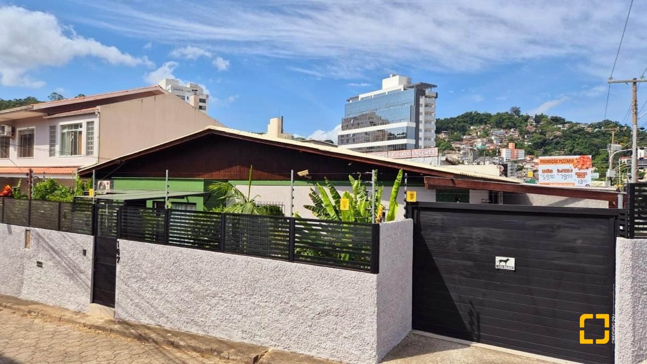 Casa com 95m², 4 quartos (sendo 1 suíte), 2 garagens, no bairro Saco dos Limões em Florianópolis