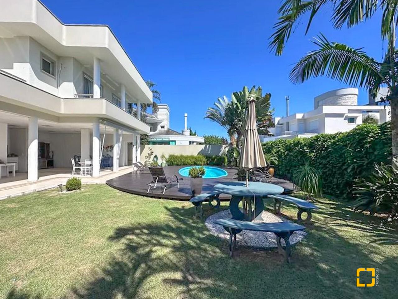 Casa com 605m², 11 quartos (sendo 5 suítes), 6 garagens, no bairro Jurerê Internacional em Florianópolis