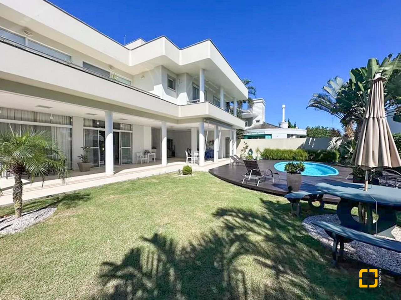 Casa com 605m², 11 quartos (sendo 5 suítes), 6 garagens, no bairro Jurerê Internacional em Florianópolis