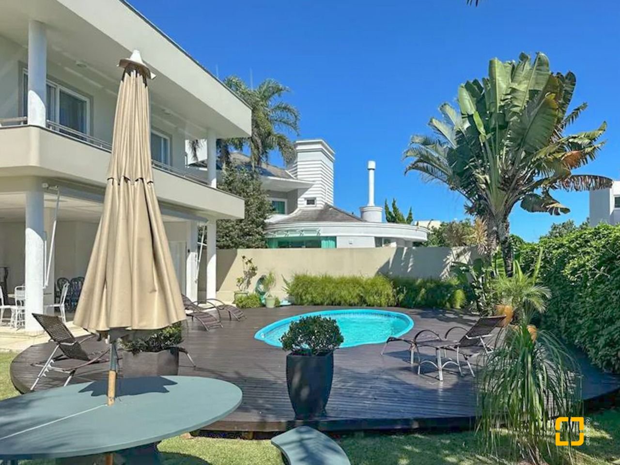 Casa com 605m², 11 quartos (sendo 5 suítes), 6 garagens, no bairro Jurerê Internacional em Florianópolis