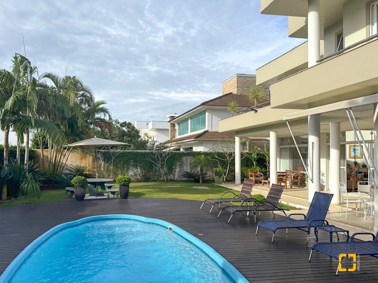 Casa com 605m², 11 quartos (sendo 5 suítes), 6 garagens, no bairro Jurerê Internacional em Florianópolis