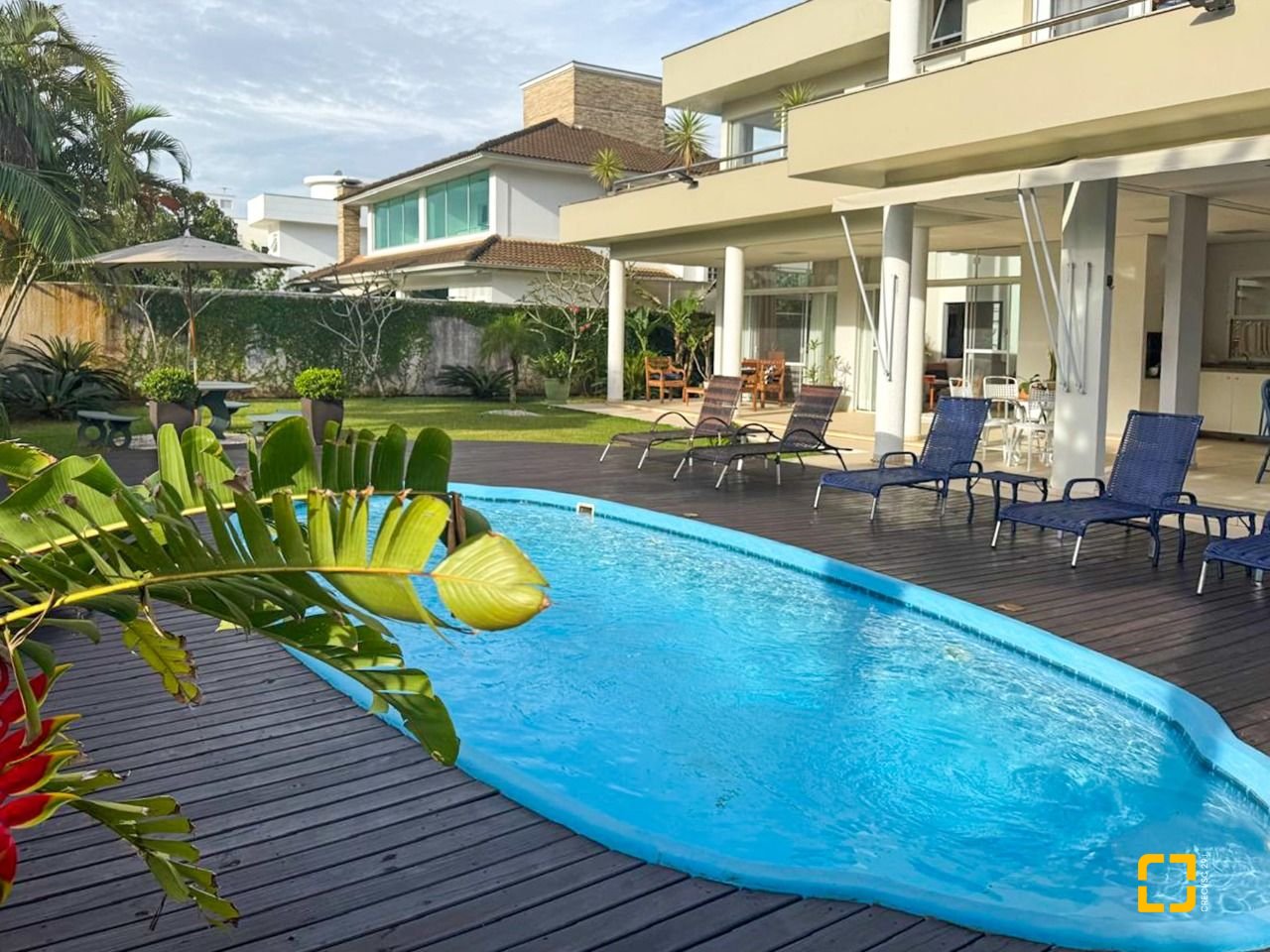 Casa com 605m², 11 quartos (sendo 5 suítes), 6 garagens, no bairro Jurerê Internacional em Florianópolis