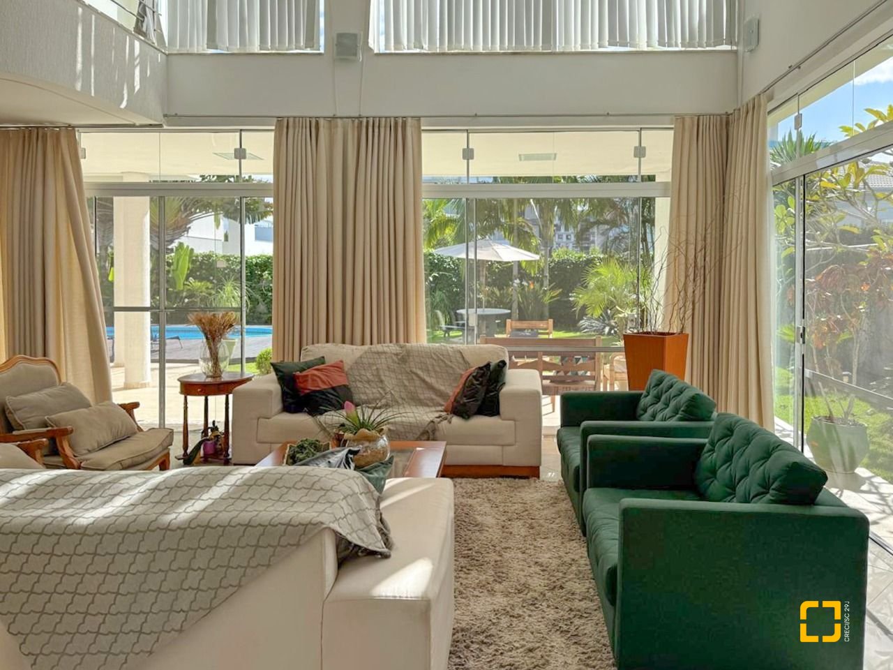 Casa com 605m², 11 quartos (sendo 5 suítes), 6 garagens, no bairro Jurerê Internacional em Florianópolis