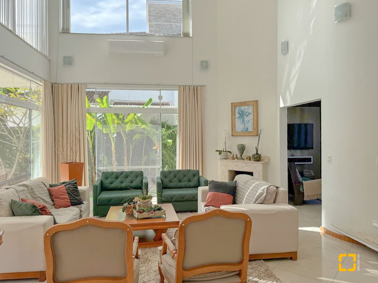 Casa com 605m², 11 quartos (sendo 5 suítes), 6 garagens, no bairro Jurerê Internacional em Florianópolis