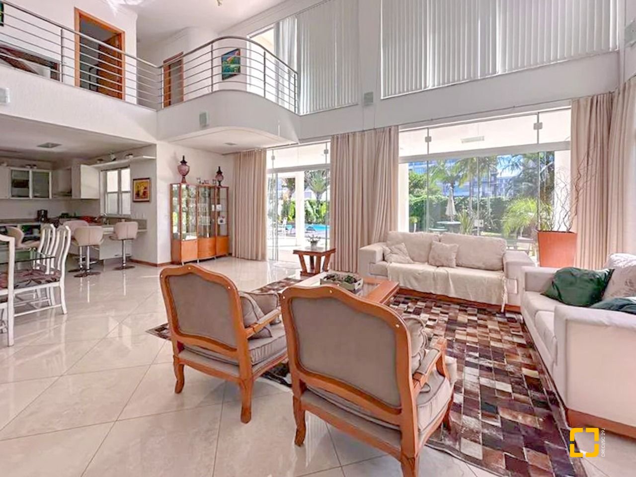Casa com 605m², 11 quartos (sendo 5 suítes), 6 garagens, no bairro Jurerê Internacional em Florianópolis