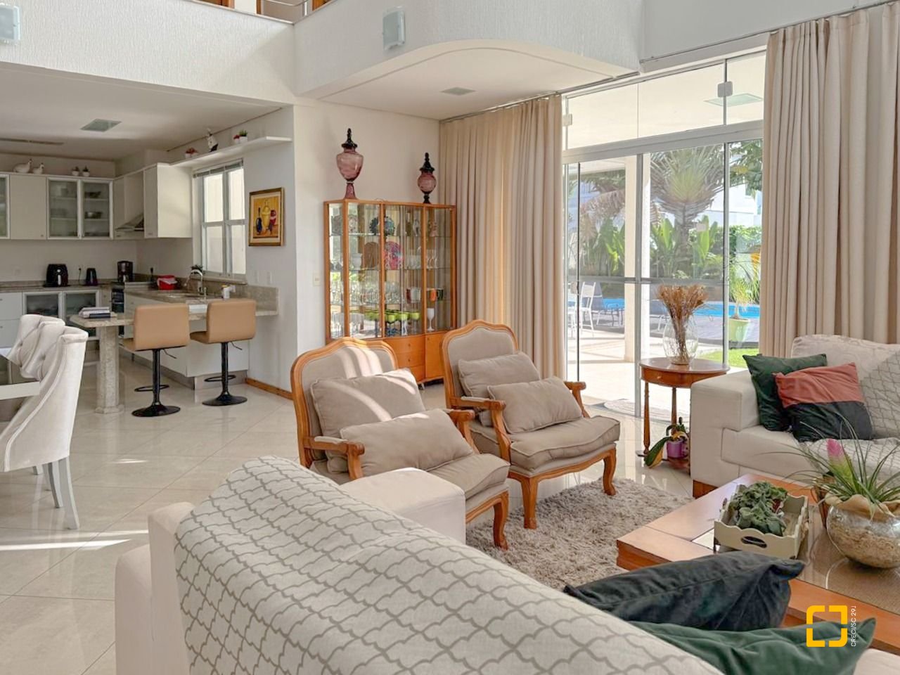 Casa com 605m², 11 quartos (sendo 5 suítes), 6 garagens, no bairro Jurerê Internacional em Florianópolis