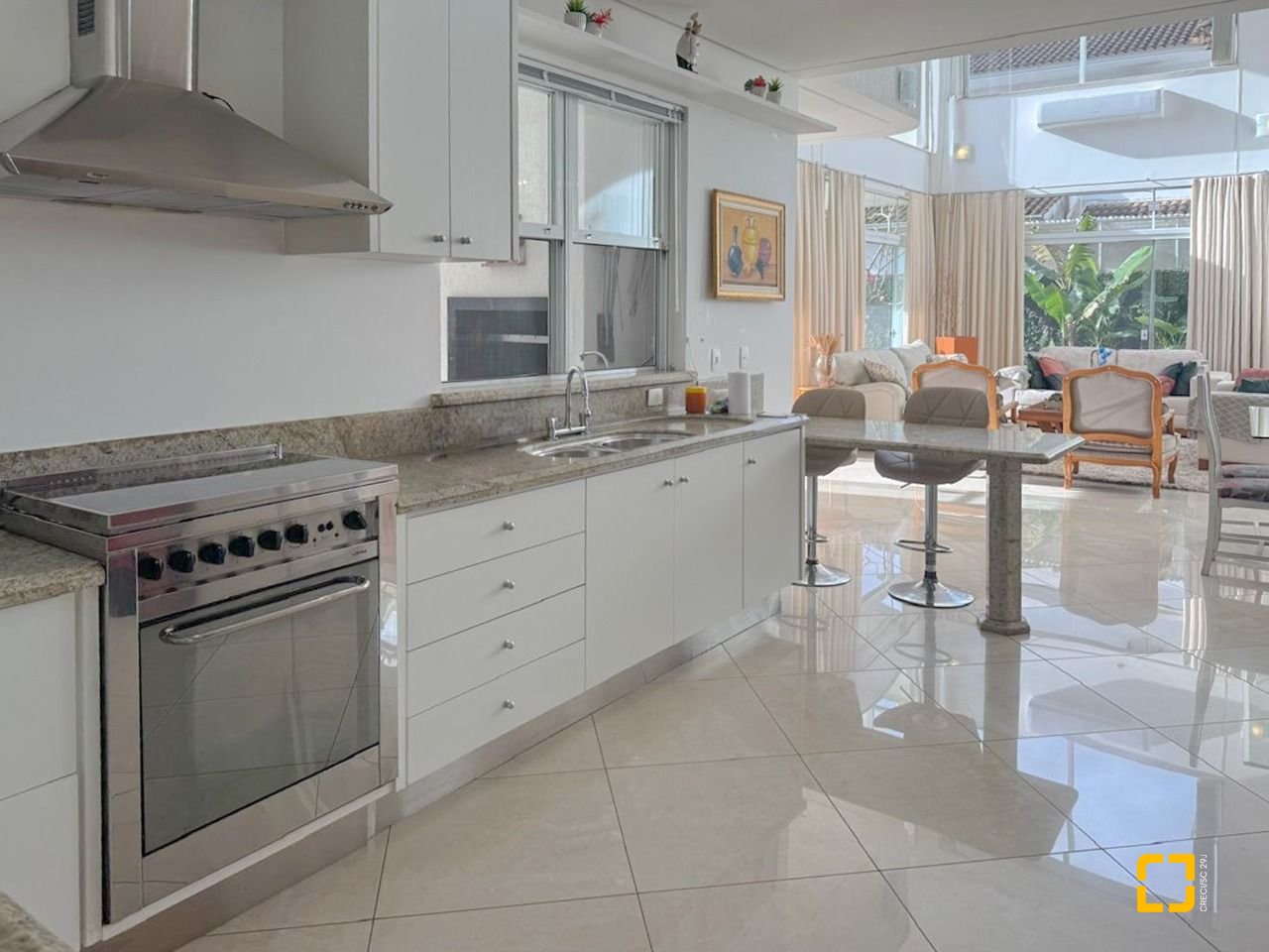 Casa com 605m², 11 quartos (sendo 5 suítes), 6 garagens, no bairro Jurerê Internacional em Florianópolis