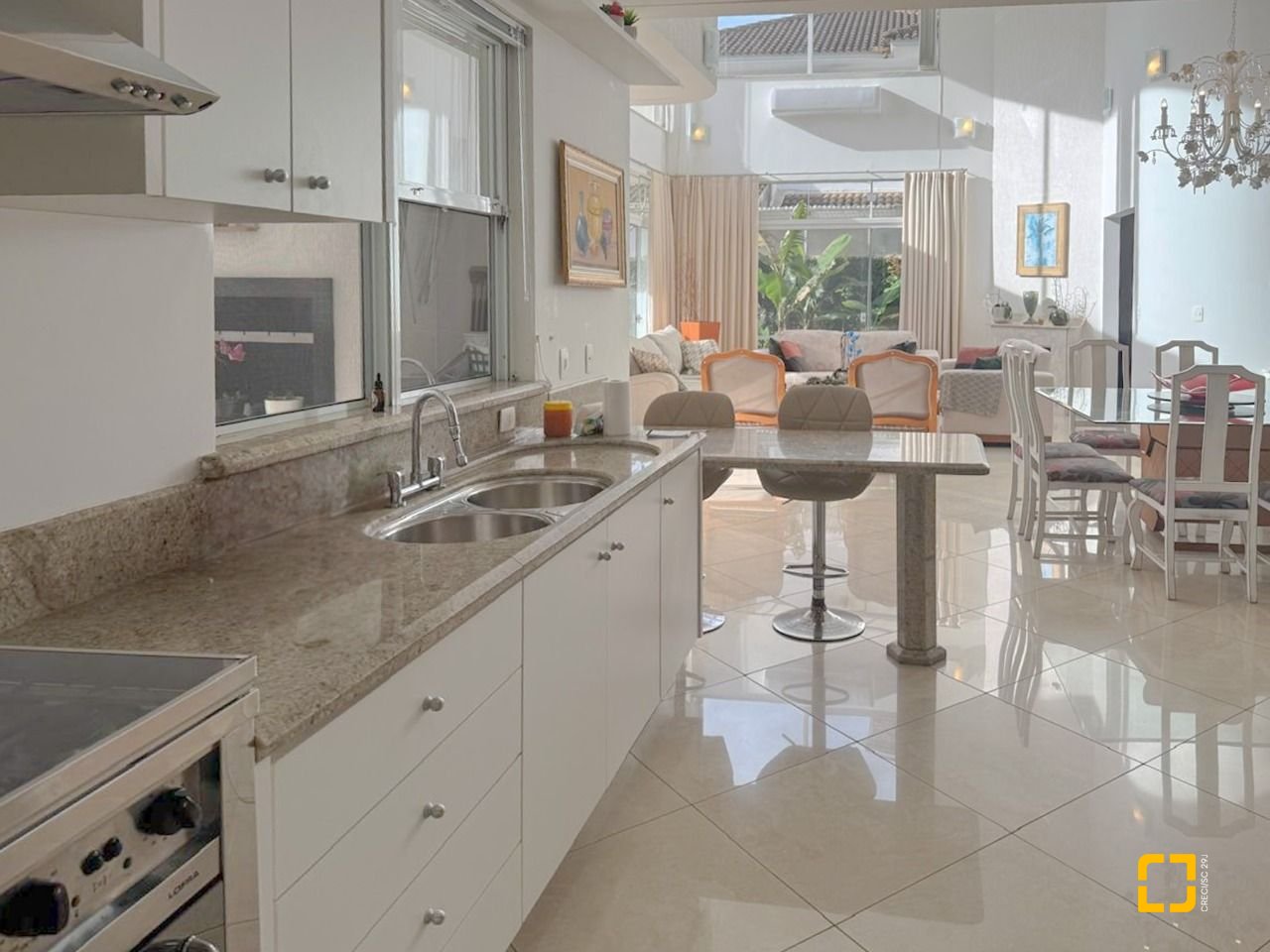 Casa com 605m², 11 quartos (sendo 5 suítes), 6 garagens, no bairro Jurerê Internacional em Florianópolis