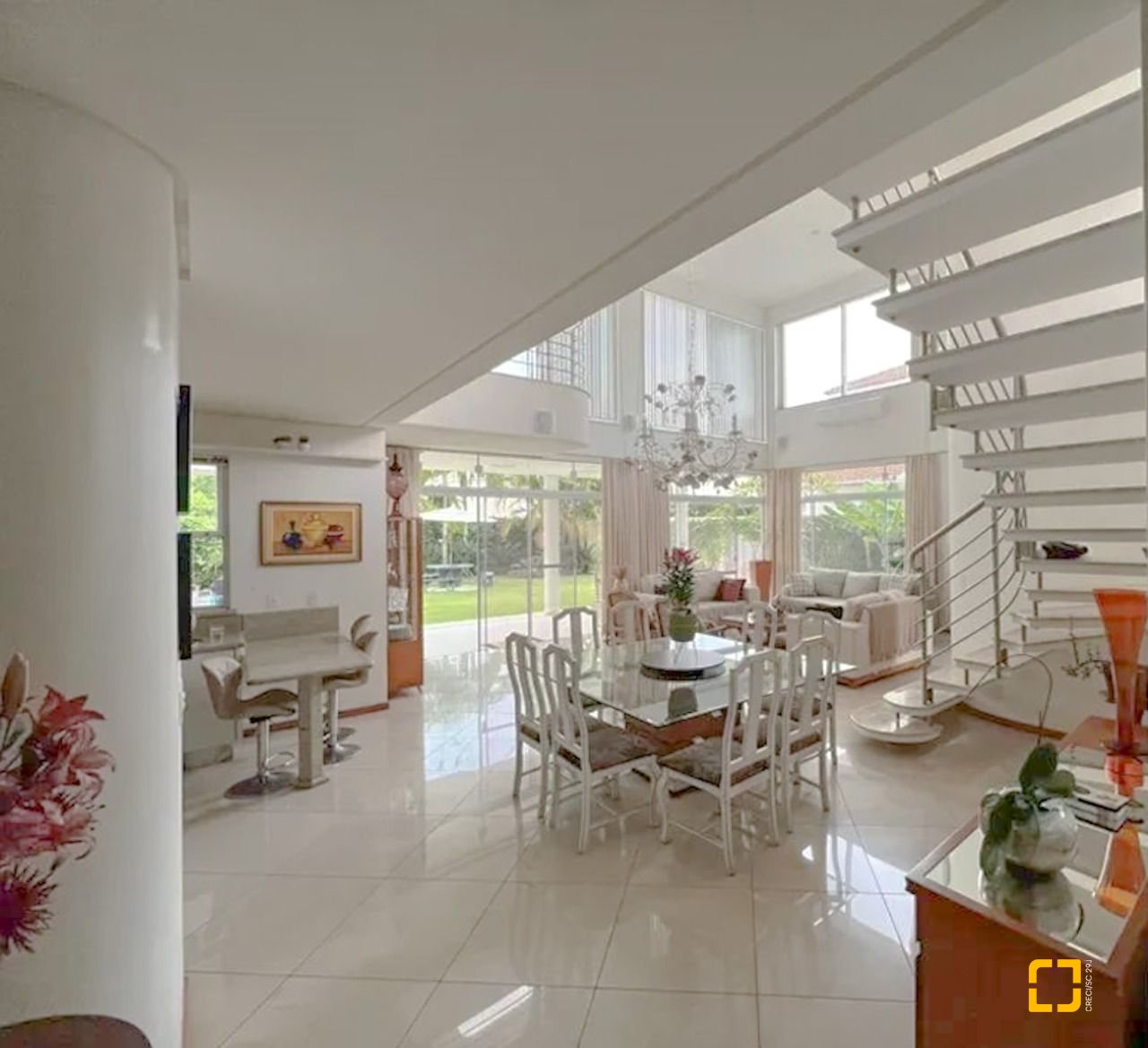Casa com 605m², 11 quartos (sendo 5 suítes), 6 garagens, no bairro Jurerê Internacional em Florianópolis