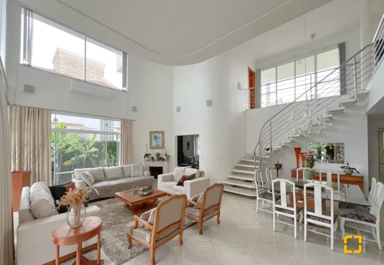 Casa com 605m², 11 quartos (sendo 5 suítes), 6 garagens, no bairro Jurerê Internacional em Florianópolis