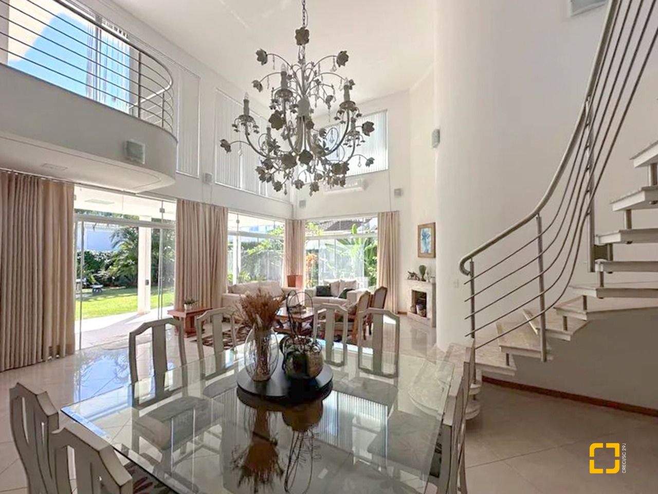 Casa com 605m², 11 quartos (sendo 5 suítes), 6 garagens, no bairro Jurerê Internacional em Florianópolis