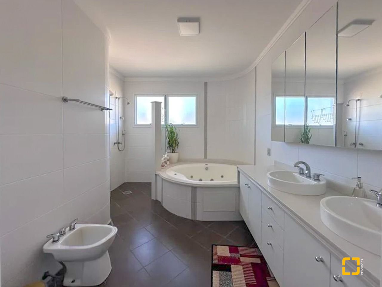 Casa com 605m², 11 quartos (sendo 5 suítes), 6 garagens, no bairro Jurerê Internacional em Florianópolis
