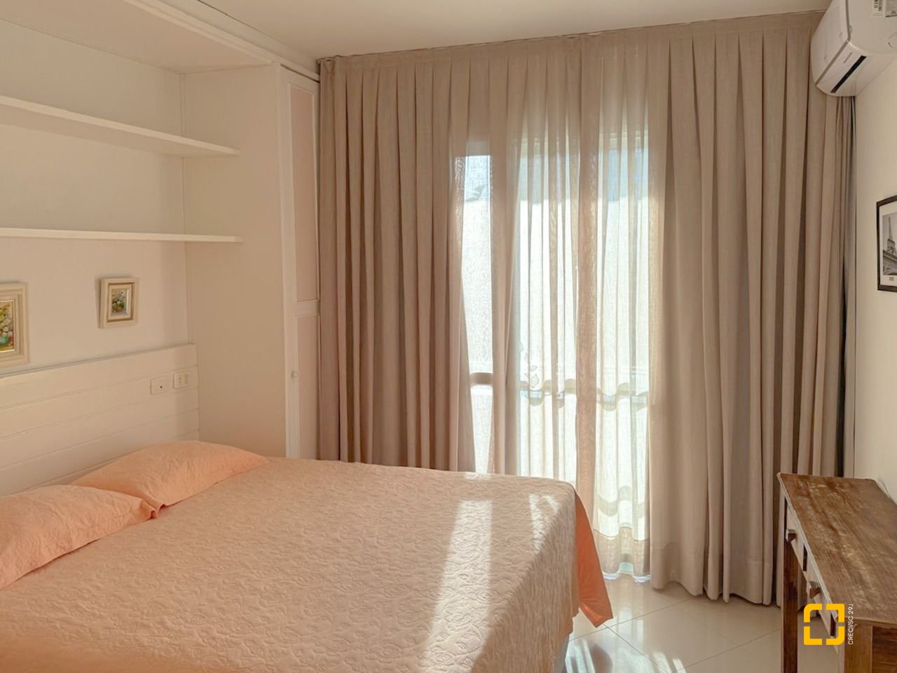 Casa com 605m², 11 quartos (sendo 5 suítes), 6 garagens, no bairro Jurerê Internacional em Florianópolis
