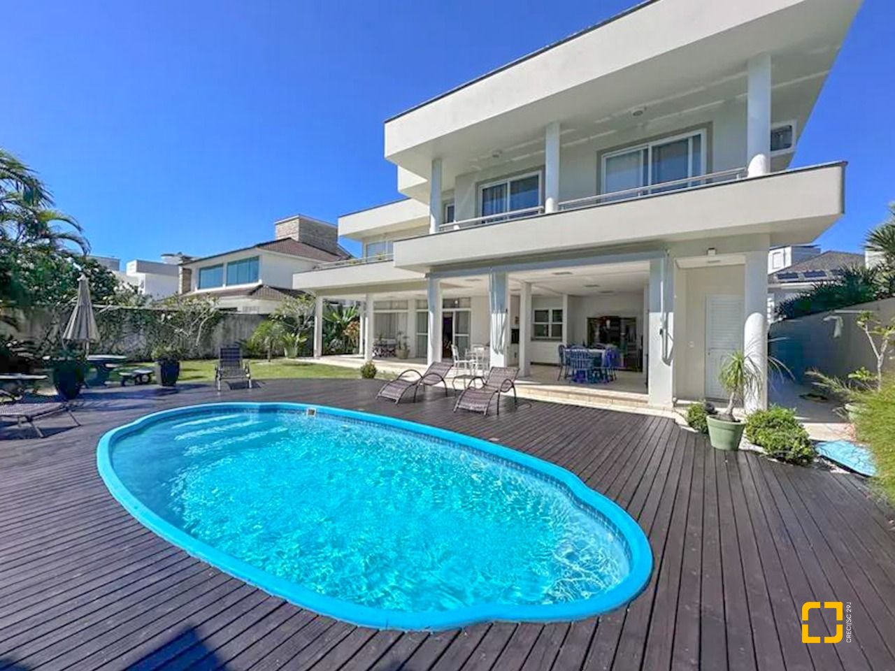 Casa com 605m², 11 quartos (sendo 5 suítes), 6 garagens, no bairro Jurerê Internacional em Florianópolis
