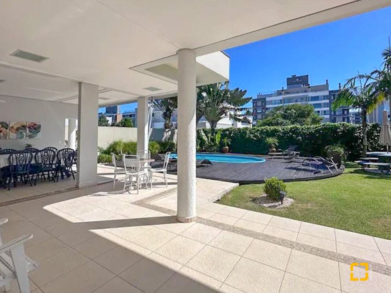 Casa com 605m², 11 quartos (sendo 5 suítes), 6 garagens, no bairro Jurerê Internacional em Florianópolis
